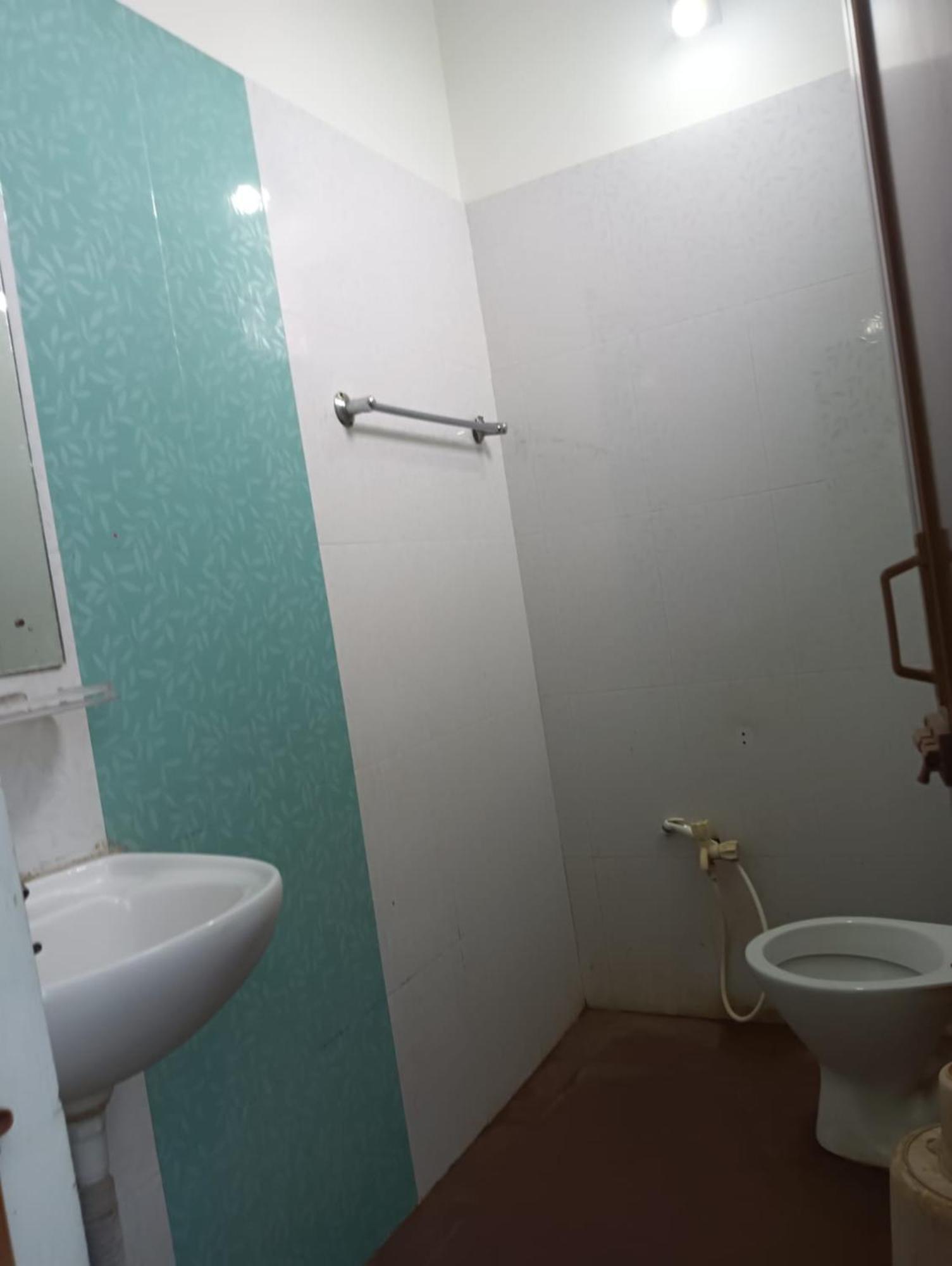 Hotel D2 Holiday Inn -Near Niladri Sea Beach - Puri - Official Verified エクステリア 写真